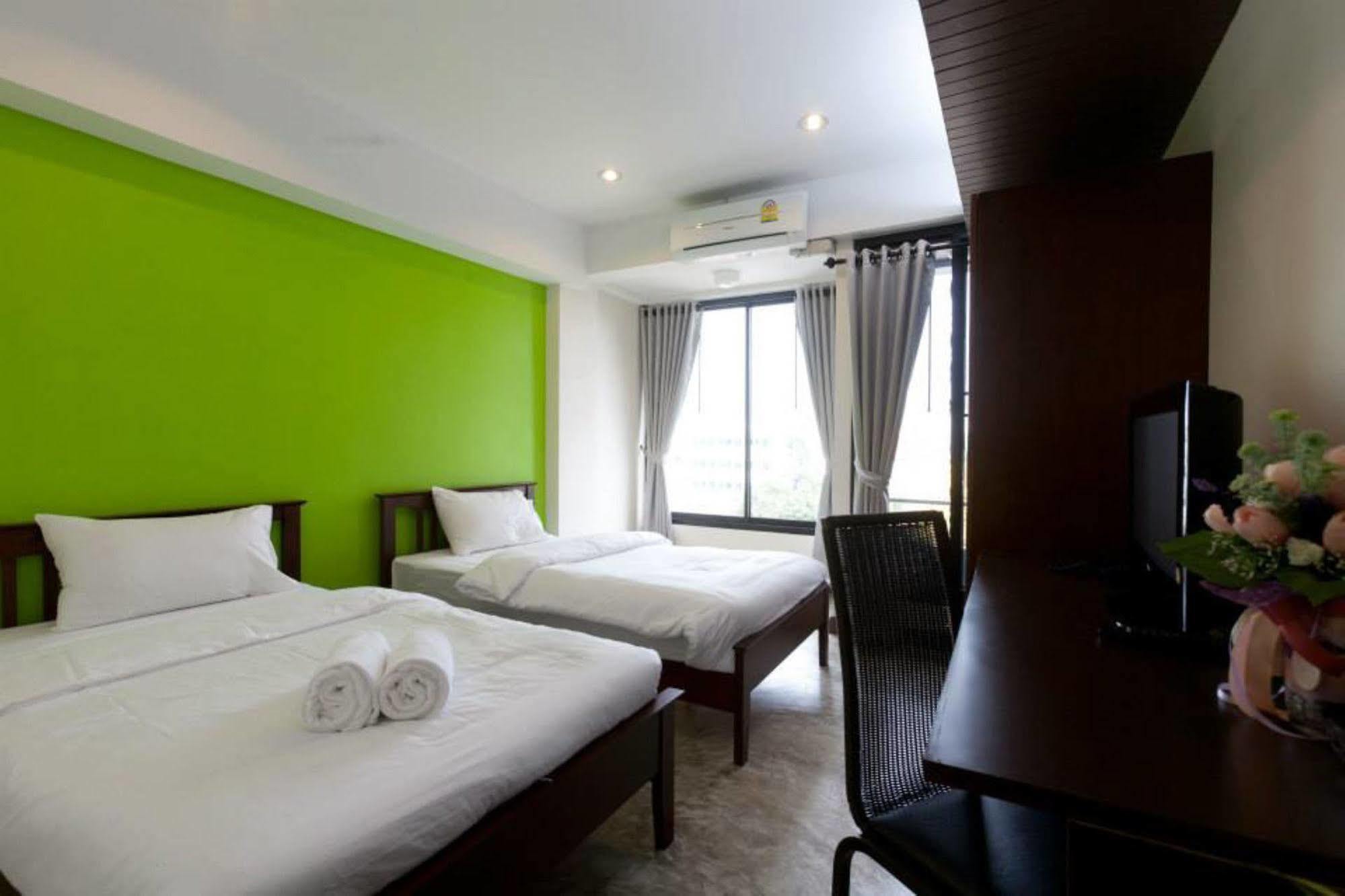 Oyo 233 Sunshine House Khách sạn 3*